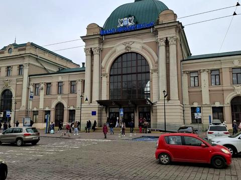 комерційна за адресою Залізнична вул., 5