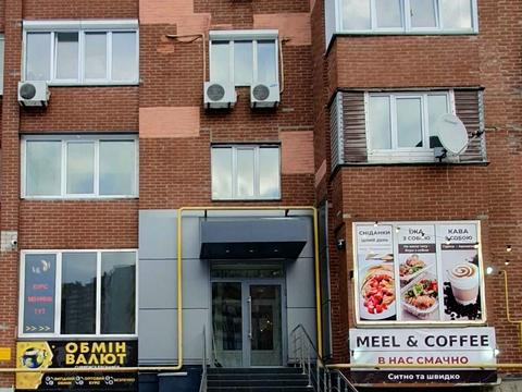 комерційна за адресою Драгоманова вул., 17