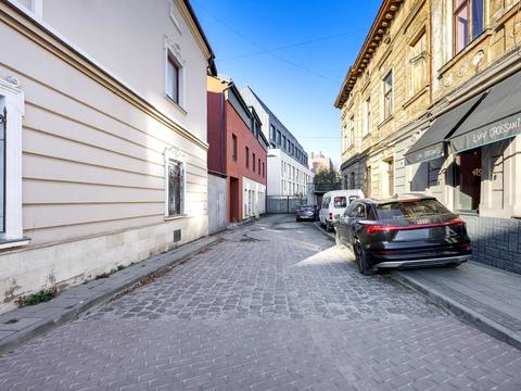 комерційна за адресою Богдана Хмельницького вул., 141