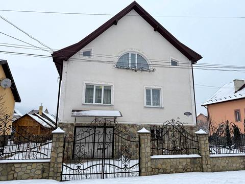 будинок за адресою Дорошенка вул.