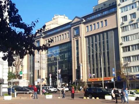 паркомісце за адресою Володимирська вул., 49-А