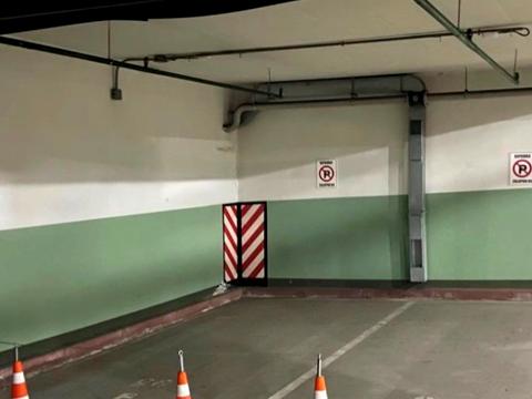 паркомісце за адресою Володимирська вул., 49-А