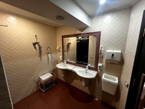 комерційна за адресою Маяковського просп., 4