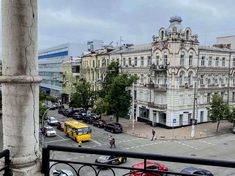 комерційна за адресою Саксаганського вул., 106