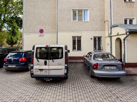 коммерческая по адресу Короля Даниила ул., 17а
