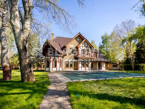будинок за адресою с. Вишеньки, Набережна, 12