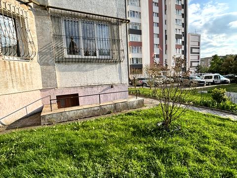 комерційна за адресою Кирила Трильовського вул., 25