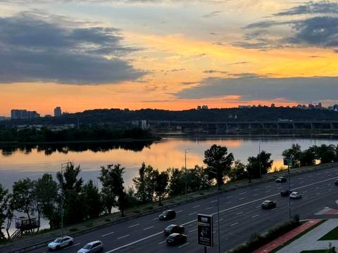 квартира за адресою Дніпровська набережна вул., 15-К