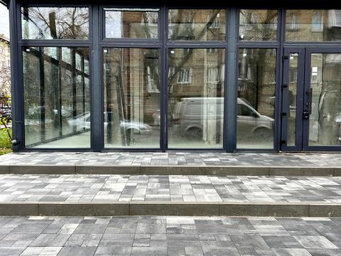 коммерческая по адресу Строителей ул., 4