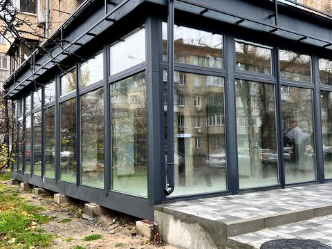 коммерческая по адресу Строителей ул., 4