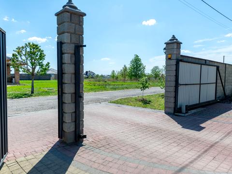 дом по адресу с. Белая криница, Приміська