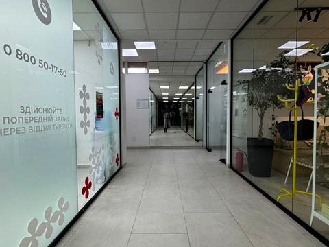 комерційна за адресою Івана Огієнка вул., 18
