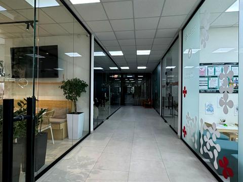 комерційна за адресою Івана Огієнка вул., 18