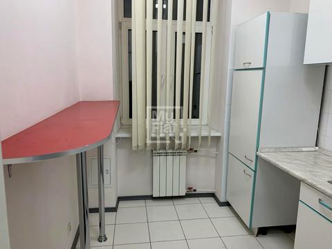 комерційна за адресою Інститутська вул., 24/7