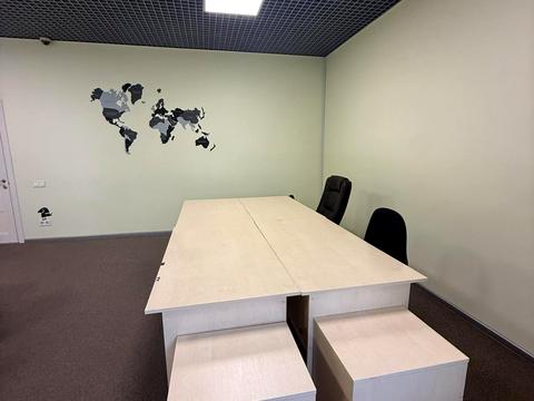 комерційна за адресою Дніпровська набережна вул., 26-Д
