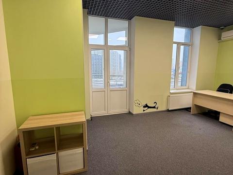 комерційна за адресою Дніпровська набережна вул., 26-Д