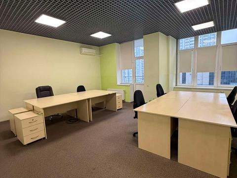 комерційна за адресою Дніпровська набережна вул., 26-Д