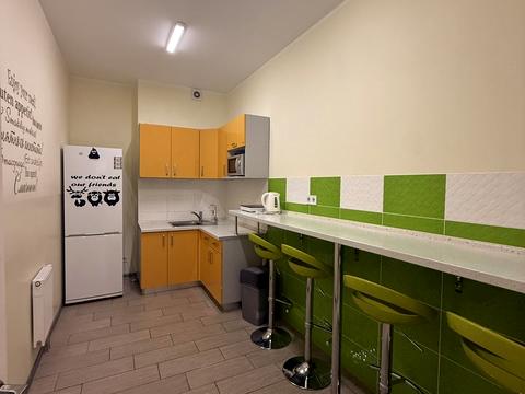 комерційна за адресою Дніпровська набережна вул., 26-Д