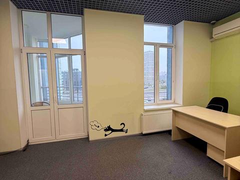 комерційна за адресою Дніпровська набережна вул., 26-Д