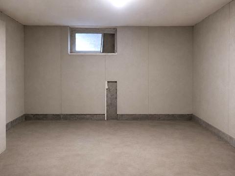 комерційна за адресою Корольова вул., 48Б