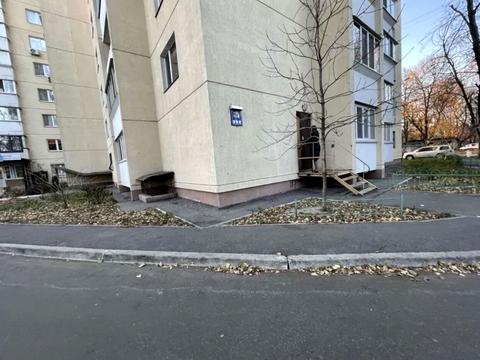 комерційна за адресою Сергія Москаленка вул. (Красовського), 8-Б