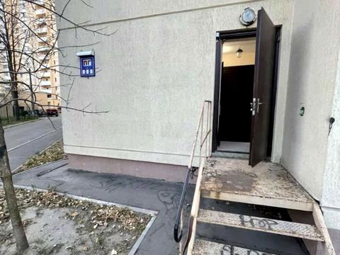 комерційна за адресою Сергія Москаленка вул. (Красовського), 8-Б
