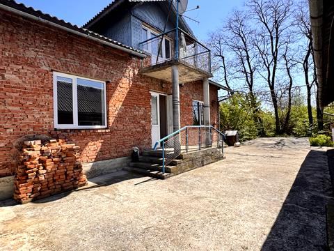 будинок за адресою вул. Берестова, 3б