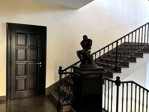 комерційна за адресою Арсенальна пл., 23