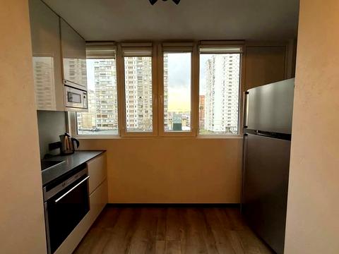 квартира за адресою Лариси Руденко вул., 5