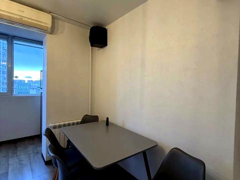 квартира за адресою Лариси Руденко вул., 5