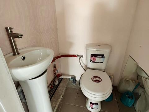 комерційна за адресою Торговиця вул., 9