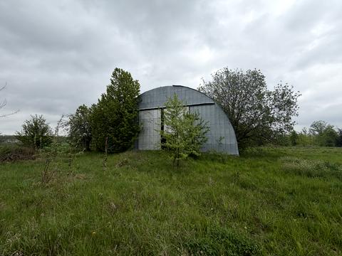 комерційна за адресою Молодіжна, 1