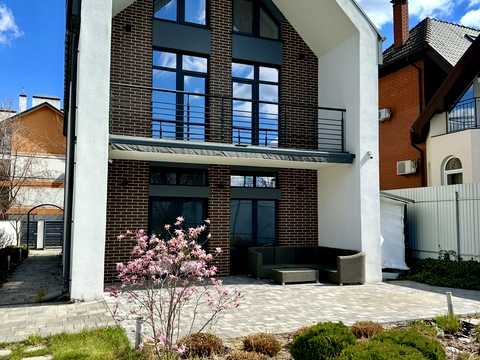 будинок за адресою Амосова вул., 74 А
