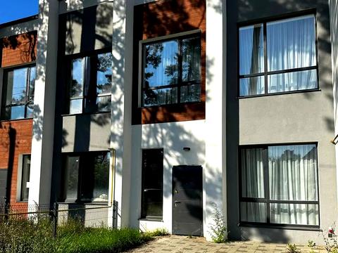 дом по адресу Владимира Ивасюка ул., 24