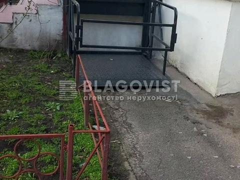 комерційна за адресою Анни Ахматової вул., 5