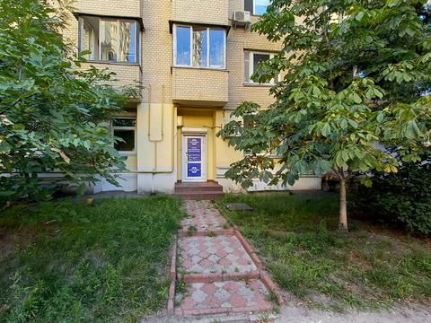 комерційна за адресою Анни Ахматової вул., 5
