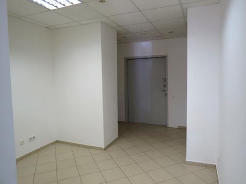 комерційна за адресою Анни Ахматової вул., 5