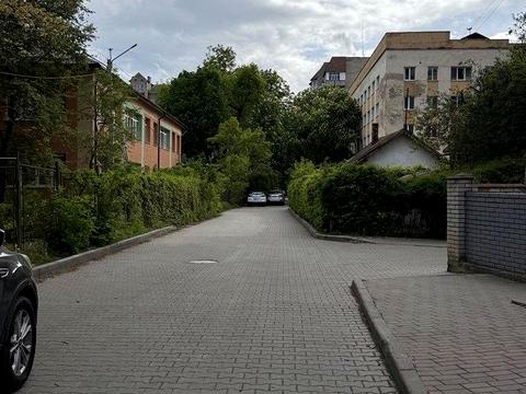 комерційна за адресою Короля Данила вул., 17а