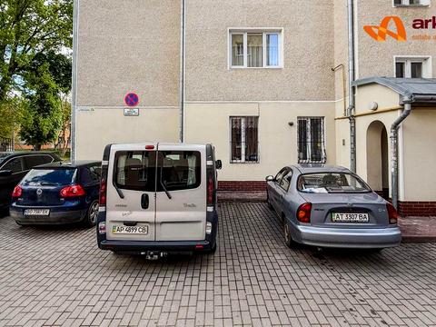 комерційна за адресою Короля Данила вул., 17а
