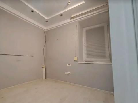 комерційна за адресою Руська вул., 24