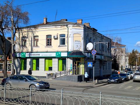 комерційна за адресою Соборна вул., 106