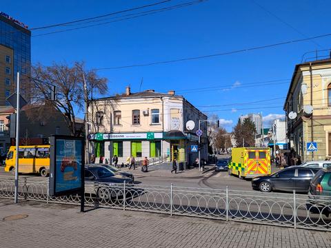 комерційна за адресою Соборна вул., 106
