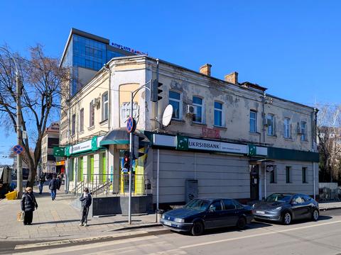 комерційна за адресою Соборна вул., 106