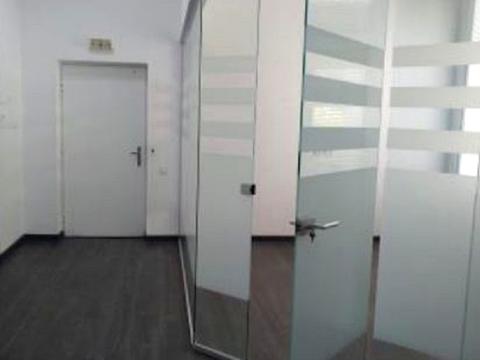 комерційна за адресою Музейний пров., 4