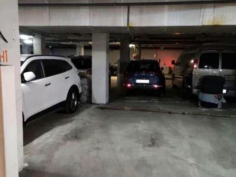 паркомісце за адресою Олександра Мишуги вул., 8а