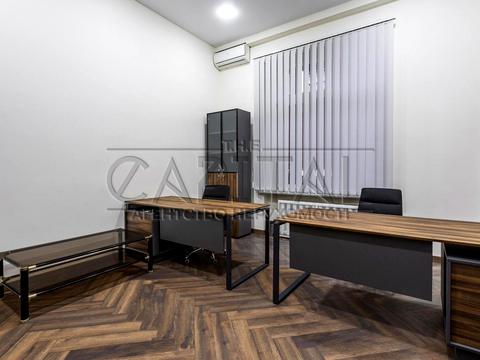 комерційна за адресою Саксаганського вул., 84-86