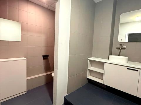 комерційна за адресою Анни Ахматової вул., 14-А
