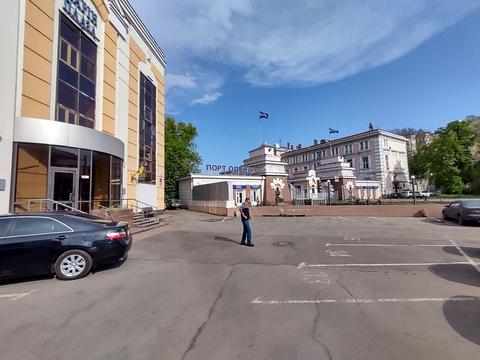 комерційна за адресою Митнична пл., 1а