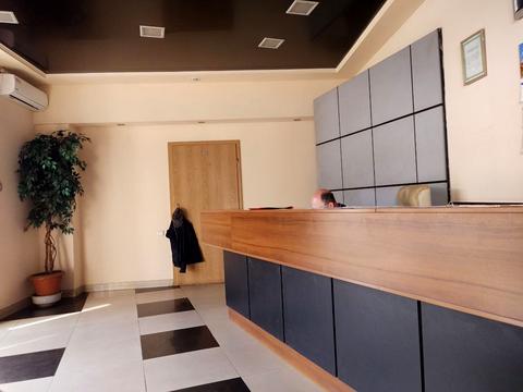 комерційна за адресою Митнична пл., 1а