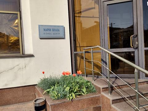 комерційна за адресою Митнична пл., 1а